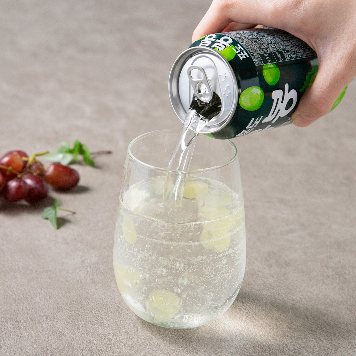 Bebida Jugo de Uva con Su Trozos Original Bong Bong 340 ML
